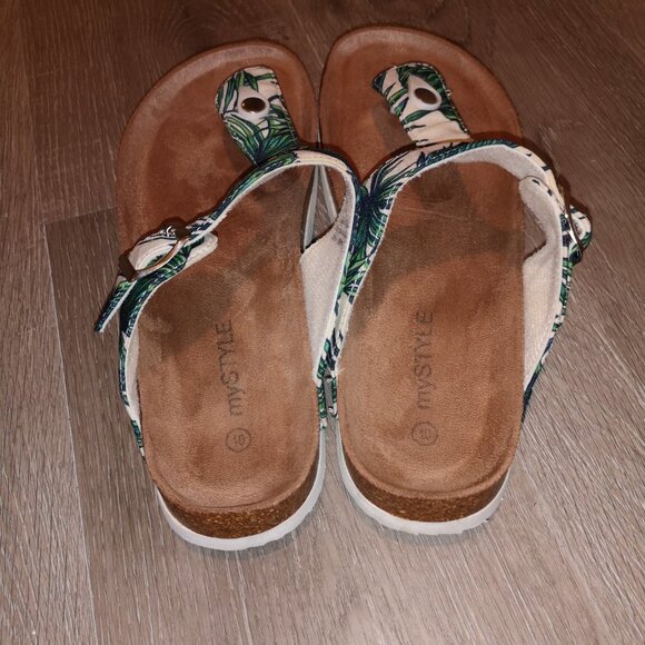 2/$20.00 Mix & Match - Mystyle Ladies Palm Pattern Canvas Upper Thong Sandals - Picture 3 of 6